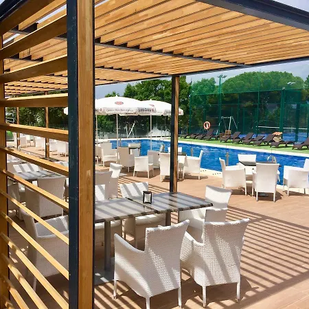 Royal Tennis Club *