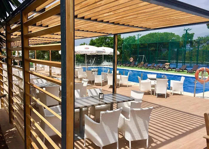 Royal Tennis Club *