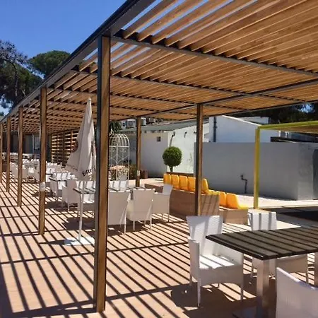 Royal Tennis Club מלון