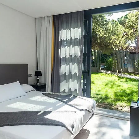 Royal Tennis Club מלון *