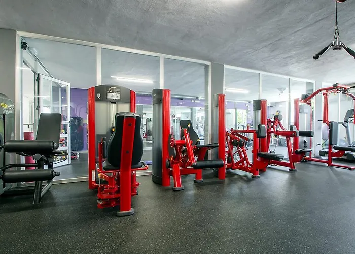 Royal Tennis Club 호텔 *