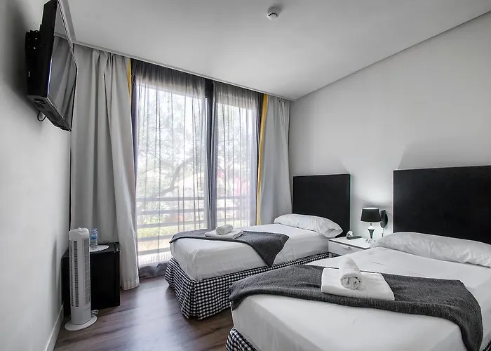 Royal Tennis Club 호텔 *